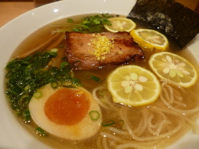 「【期間限定】　厚切りチャーシューとゆず塩そば」@こいけ屋の写真