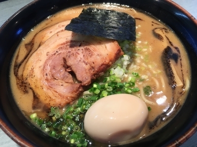 「黒真空蕎麦＋味玉」@喜乃壺の写真