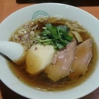 醤油グリーン麺