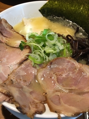 「焼豚白湯そば」@中華そば専門店 ほおじろの写真