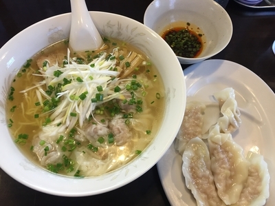 「肉わんたん麺（塩）【¥750】+水餃子【¥350】」@らーめん 竜屋の写真