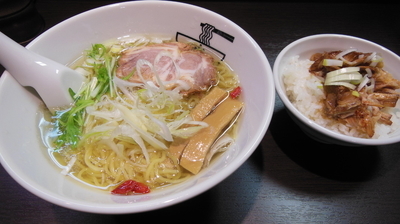 「塩そば750円大盛り（ランチサービス）+昼の日替わり100円」@中華そば 光らーめん 田端店の写真