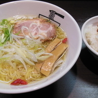 塩そば750円大盛り（ランチサービス）+昼の日替わり100円