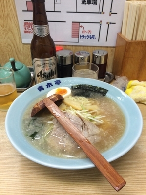 「らーめん 醤油 600円 ビール300円」@ラーメン青木亭 瀬崎店の写真