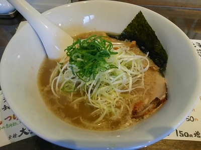 「魚介しょうゆラーメン　鯵（あじ）Ｗ　※背脂あり」@俺らラーメン ちょもらんまの写真