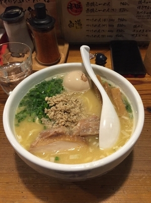「白鶏ラーメン」@鶏の穴の写真