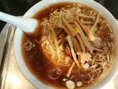 「らーめん＋メンマ（中、硬めカラメ）」@ラーメン専門の店 大勝の写真