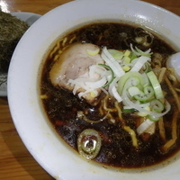 醤油らーめん(650円)、おにぎり(100円)