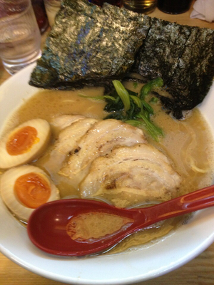「チャーシュー麺中盛、硬め濃いめ」@大桜 上永谷店の写真