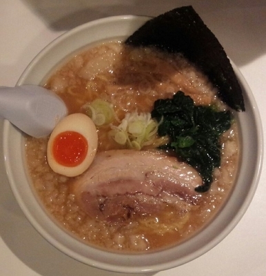 「東京豚骨醤油700円の大盛100円増」@横濱家系のじ家の写真