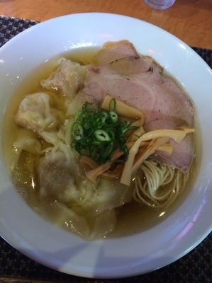 「塩煮干しワンタン900円」@柴崎亭の写真