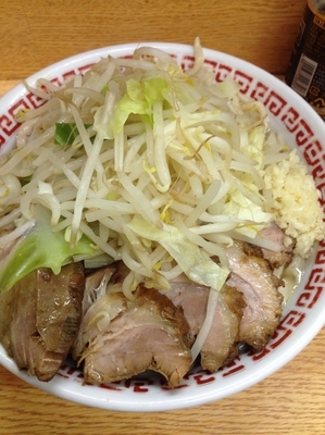 「小豚ラーメン（ヤサイ、ニンニク）」@ラーメン二郎 環七新新代田店の写真