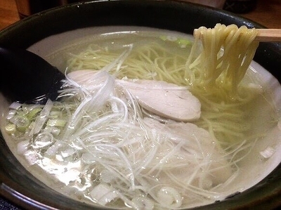 「とりそば(しお)(600円)」@らーめん 楽やの写真