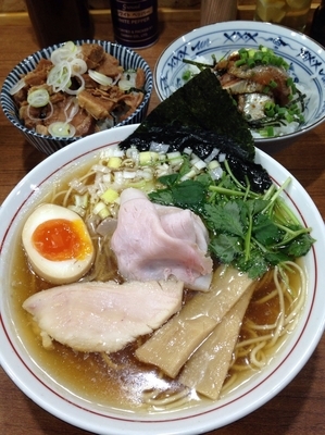「煮干そば白醤油   いわし丼   肉めし」@寿製麺よしかわ 川越店の写真