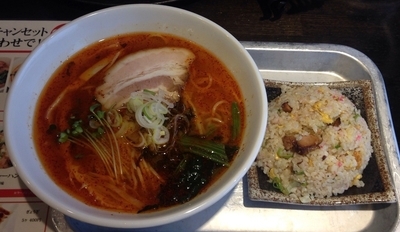 「半チャンセット(辛しおラーメン＋ネギ油白チャーハン)900円」@半チャンラーメン たまぞう 下柚木店の写真