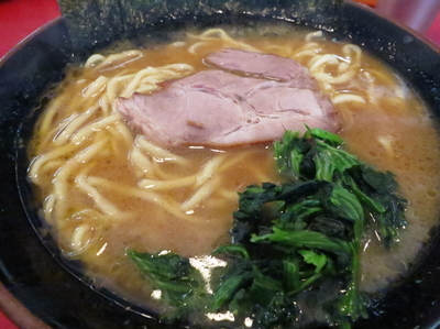 「ラーメン中盛り490円」@家系ラーメン 王道の写真