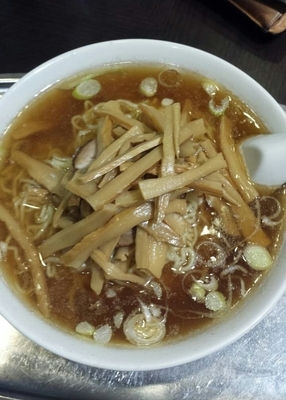 「ラーメン中+メンマ」@ラーメン専門の店 大勝の写真
