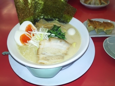 「塩 豚骨 味玉入り ！」@横浜家系ラーメン 清六家 小山店の写真