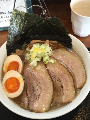 「あっさり中華そば（具だくさん）」@煮干し中華そば つけ麺 海猫の写真