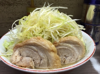 「小ラーメン＋ネギ（ﾔｻｲ ﾆﾝﾆｸ）」@ラーメン二郎 横浜関内店の写真