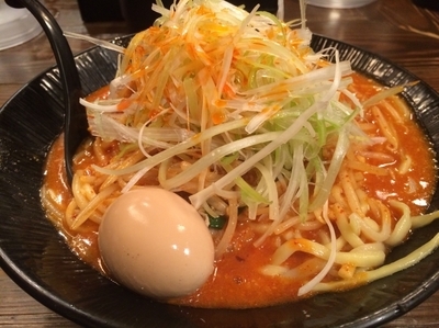 「辛味噌ラーメン（750円）で麺大盛り（50円）で味玉（50円）」@大塚屋の写真