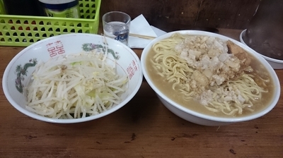 「麺増し大(ヤサイアブラカラメ)￥８００」@ラーメン二郎 品川店の写真