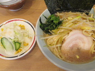 「ネギラーメン+サラダ 「750円+サービス」」@ラーメン たかし屋 茅場町店の写真