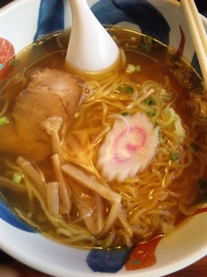 「ラーメン半餃子セット(昼時100円引で600円)」@太新の写真