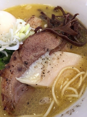 「博多水炊きらーめん 700円 & よくばり 200円」@麺屋すみすの写真