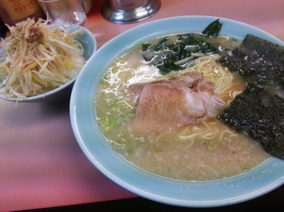 「ラーメンデ～・ラーメン＋ネギライス」@ラーメンショップ椿 新奥多摩街道店の写真