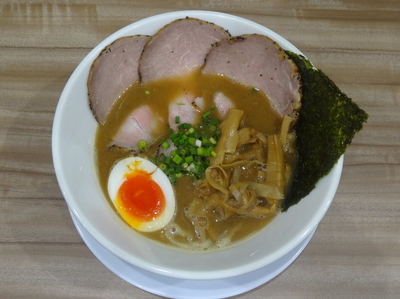 「魚とりとんこつラーメン」@ラー麺 陽はまた昇る 伏見稲荷駅前本店の写真