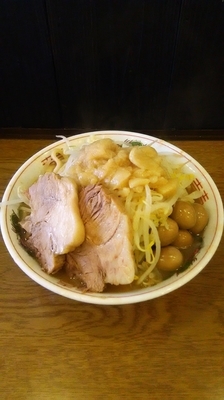 「小ラー（ヤサイニンニクアブラ）＋ウズラ5個」@眞久中の写真