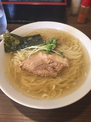 「白醤油ラーメン大盛」@らーめん 夢中の写真