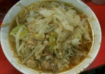 「ラーメン　麺少な目　ヤサイニンニクアブラ　600円」@ラーメン二郎 三田本店の写真