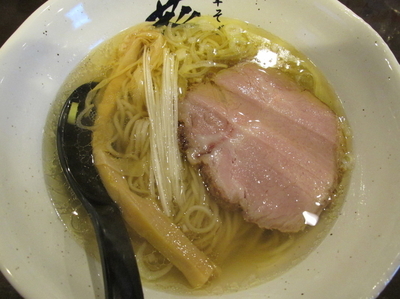 「塩そば　「700円」　　（１/２食目）」@中華そば 葵の写真