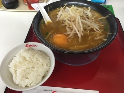 「カレーラーメン ¥630+生卵¥50+サービス小ライス」@くるまやラーメン 保谷新町店の写真