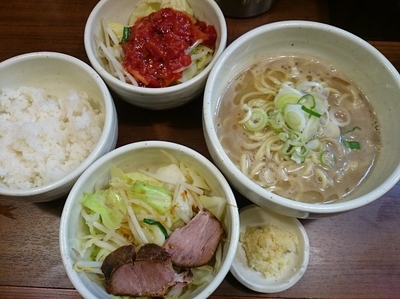 「ハーフらーめん（プレーン）＋追っかけトマベジ＋生ニンニク」@麺処 一笑の写真