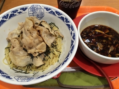 「肉黒醤油つけ麺（あご節、大盛）＋アイスコーヒー」@らーめん亀王食堂 イオン大日店の写真
