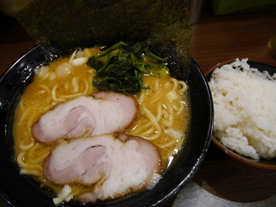 「ラーメン（並）麺硬め＋味濃いめ＋油多目＋ライス＋ライス」@町屋商店の写真