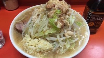 「小ラーメン700円　にんにくマシマシ・やさい/あぶら/からめ」@ラーメン二郎 神田神保町店の写真