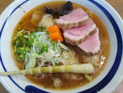 「【限定】黄金スープでワンタン麺 ～鴨ロースを添えて」@MENYA 食い味の道有楽の写真