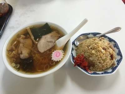 「ラーメン半チャーハン 800円」@いろは食堂の写真