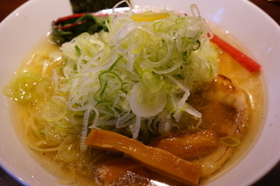 「アジ煮干し塩中華そば ＋ネギ＋中盛」@志奈そば 田なか Secondの写真