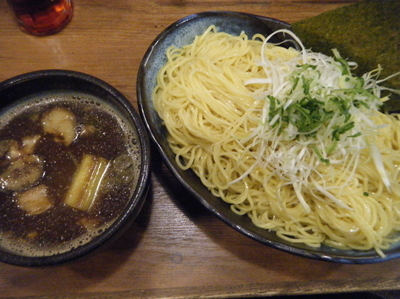 「鴨汁つけ麺850円」@背脂煮干 丸め 新所沢店の写真