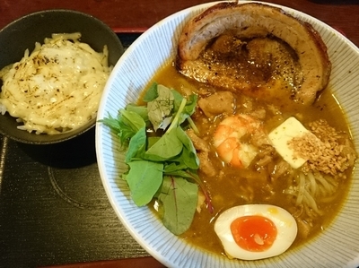 「【本日の限定】ガーリックバターのカレーラーメン ¥900」@和風らーめん 凪の写真