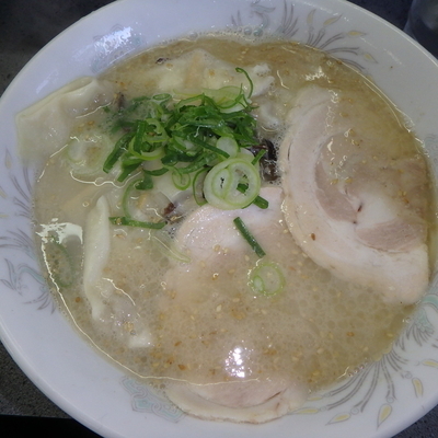 「ワンタンラーメン(750円)、中盛(+50円)」@大分ラーメン 丸優の写真