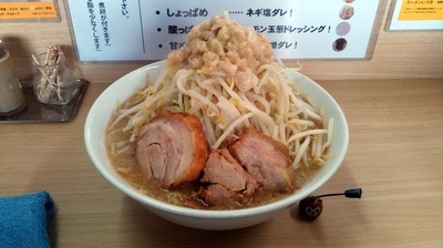 「ラーメン(醤油)+ヤサイ+アブラ」@ラーメンいつきの写真