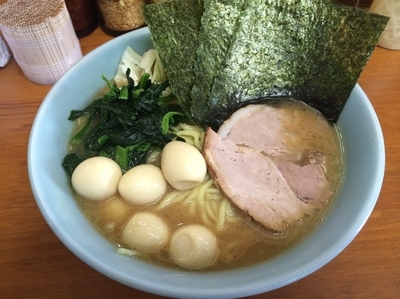 「ラーメン　中盛+うずら」@ラーメン くじら家の写真