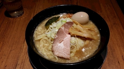 「中華そば（大盛）+たまご」@六厘舎 大崎店の写真