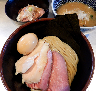 「【二周年限定】鶏豚濃厚味かさね&千葉のお肉ご飯（880円）」@豚骨一燈の写真